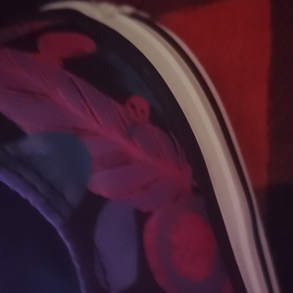 Converse shoes - Picture 4 of 8